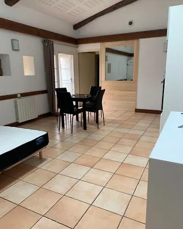 La Loge بيت ضيافة بوزاوغيس